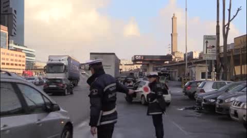 Cellulare al volante, multe in aumento a Genova