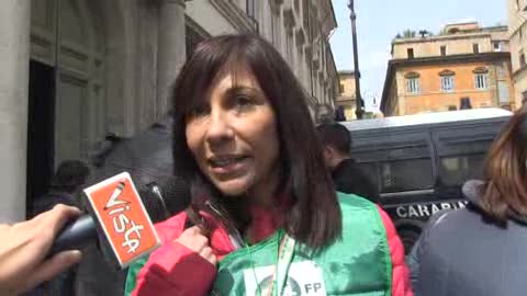 Sindacati in piazza contro i tagli delle Province