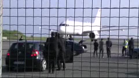 Ore 17.48, l'arrivo di Renzi all'Aeroporto di Genova