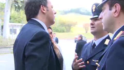 Renzi incontra il poliziotto Santoro che ha salvato la bambina tra i rifiuti