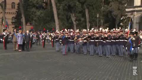 Mattarella rende omaggio all'Altare della Patria per il 25 aprile