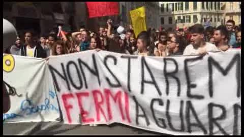 5 maggio, la scuola in piazza contro il Governo