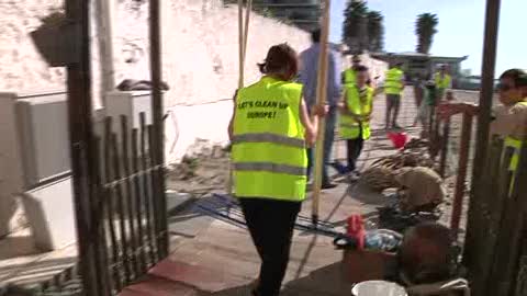 Savona, Ata pulisce la spiaggia della Crocetta