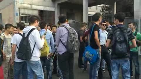 Maturità, gli studenti spezzini prima di entrare a scuola