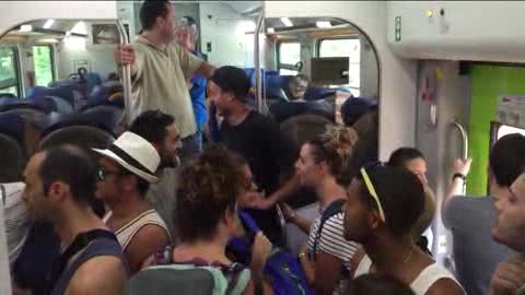 Il treno della vergogna per i turisti delle 5 Terre