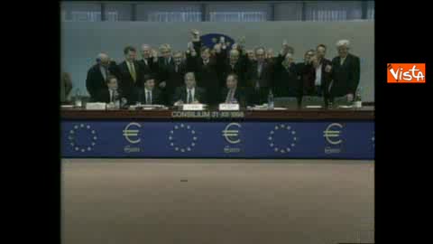 Quando la Grecia entrò nell'euro: da Prodi al primo prelievo bancomat