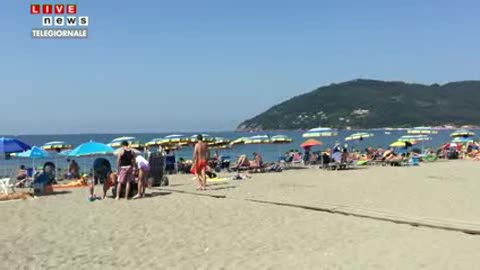 Sesso in spiaggia tra adolescenti, indagine sulla diffusione del video