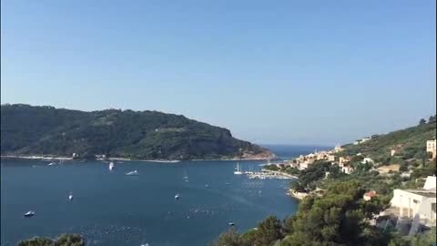 Porto Venere, una piscina naturale tra il borgo e l'Isola di Palmaria