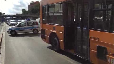 Bus tampona tir a Genova, due feriti lievi