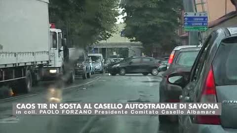 Savona, caos tir in sosta al casello autostradale