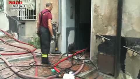 Incendio in un appartamento di Genova, edificio evacuato