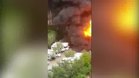 Area camper in fiamme a Genova, le immagini dell'esplosione