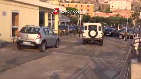 Guardia costiera, operazione 'Porto sicuro' contro stoccaggio abusivo di materiali ferrosi 