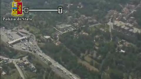 Esodo estivo, le riprese della A30 dall'elicottero della polizia