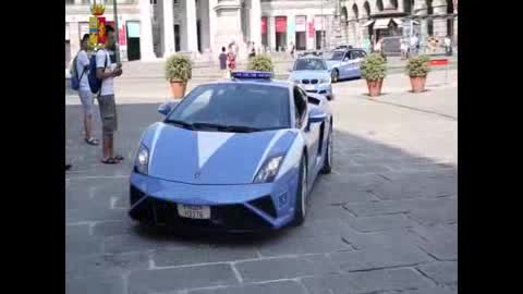 Il piccolo Julio diventa poliziotto per un giorno sulla Lamborghini della Stradale