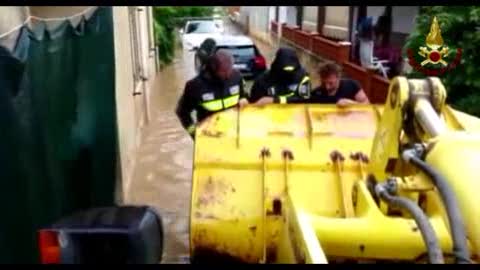 Travolti dal fiume a Rossano Calabro, le immagini