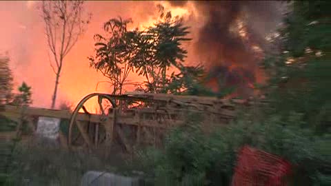 Incendio al campo rom di Torino, i soccorsi