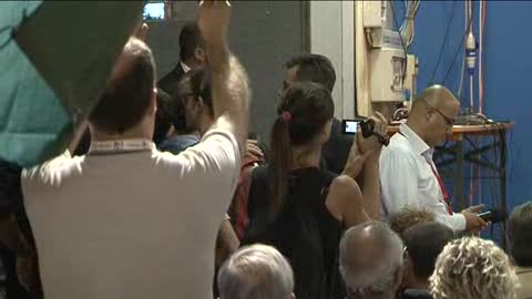 Torino, ministro Giannini risponde a contestatore: 