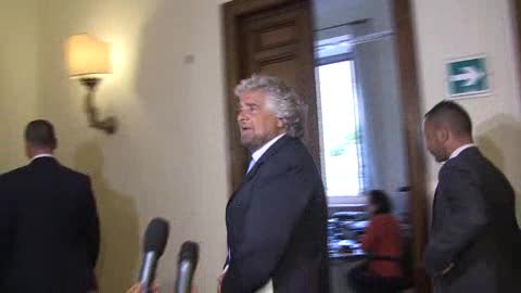 Grillo in Senato ai giornalisti: 