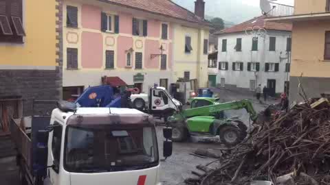 Allerta meteo, le immagini di Montoggio di nuovo tra fango e detriti