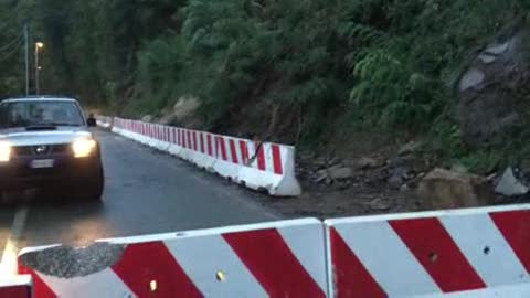 Maltempo in Liguria, il fronte della frana sulla Sp 586