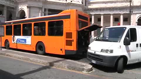 Saltano le corse dei bus Amt, Gamba: 