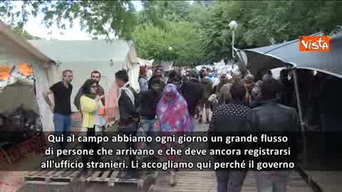 Bruxelles, il reportage nel campo profughi costruito da migranti e cittadini