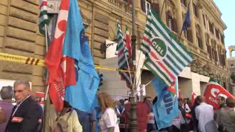 Esodati e pensionati, le immagini della manifestazione sindacale davanti al Ministero dell'economia
