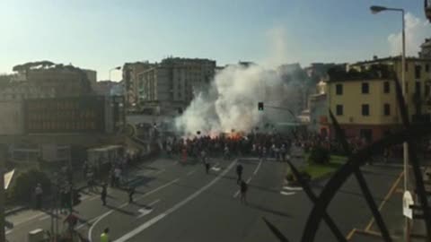 Genova, il corteo di protesta contro Forza Nuova arriva in piazza Sturla