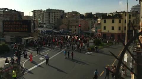 Genova Sturla, il corteo antifascista in piazza Sturla