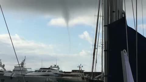 Tromba marina a Genova, le immagini dalla Fiera 