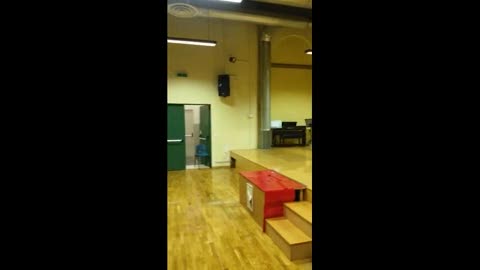 Genova, scuola Merello: l'acqua sfonda il tetto e allaga la palestra