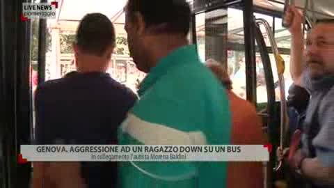 Ragazzo down aggredito su bus: l'autista interviene, i passeggeri no