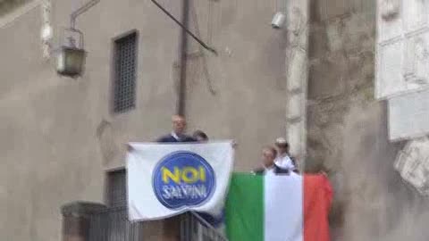 La protesta in Campidoglio di 'Noi con Salvini': 