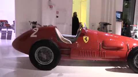 Renzi visita il museo Enzo Ferrari a Modena, Marchionne fa da Cicerone
