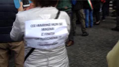 Roma, manifestazione a sostegno di Marino: 