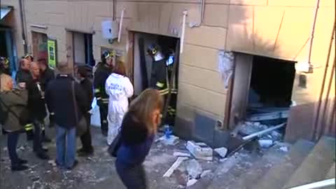 Attentato incendiario in sala scommesse, muore uno degli autori: è un 19enne albanese