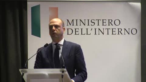 Attacchi a Parigi, Alfano