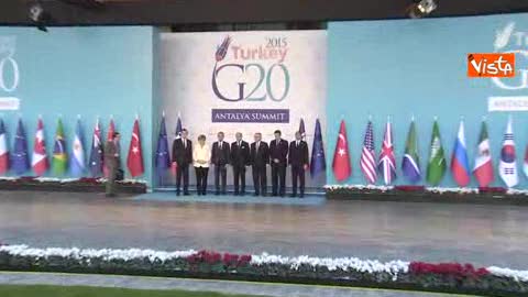 G20, i leader europei osservano un minuto di silenzio per le vittime di Parigi