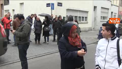 Bruxelles, assedio della polizia a Molenbeek: i rumori non erano spari