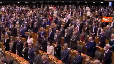 Bruxelles, il Parlamento Europeo canta la Marsigliese per le vittime di Parigi