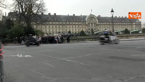 Parigi, cerimonia per le vittime: grande spiegamento di forze dell'ordine