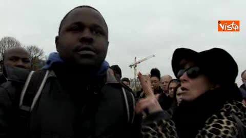 Parigi, accesa discussione tra signora francese e ragazzo di colore