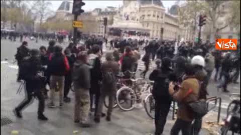 Parigi, scontri al corteo sul clima