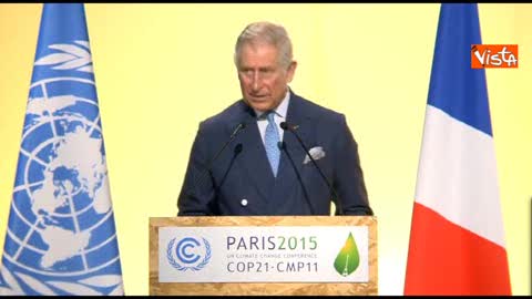 Conferenza sul clima, Carlo d'Inghilterra rende omaggio in francese alle vittime dell'attentato di Parigi 