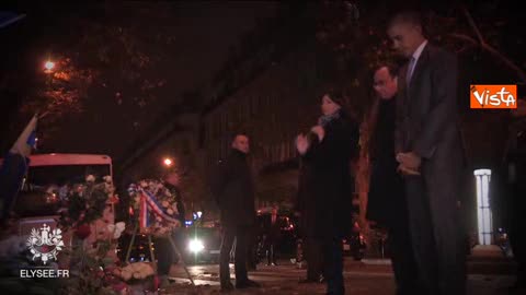 Parigi, Obama rende omaggio alle vittime del Bataclan