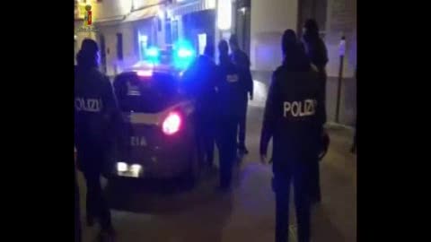 Terrorismo, 4 kosovari arrestati: le immagini della questura di Brescia