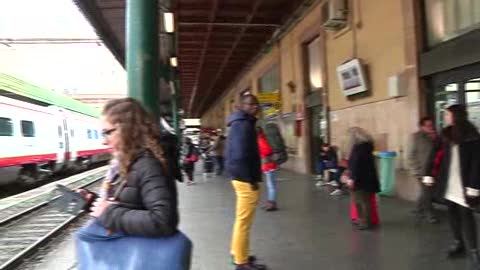 Chi va à l'Aquäio co-o treno o gh'à un sconto in sce l'intrâ