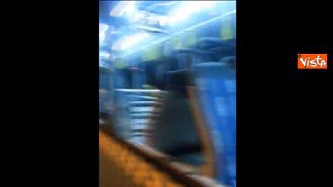 Istanbul, il momento dell'esplosione nella metro: bus colpito