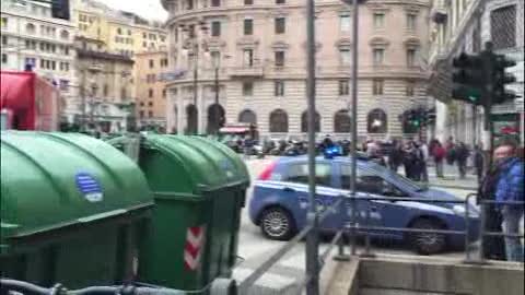 Stazione di Genova Principe, falso allarme bomba (le immagini)